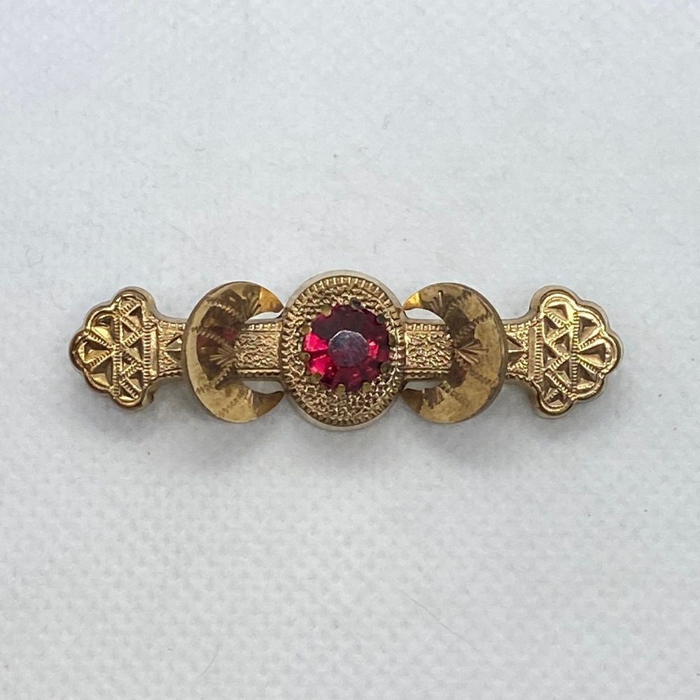 💛 Antique Gold Filled Red Paste Stone Brooch